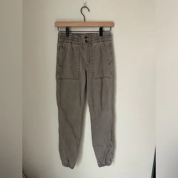 American Eagle Outfitters Lyocell Blend Cargo Pants Relaxed Fit Size 6 - Picture 1 of 9